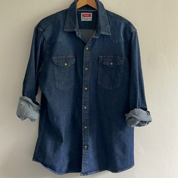 Wrangler Other - Men’s Wrangler denim shirt size large L